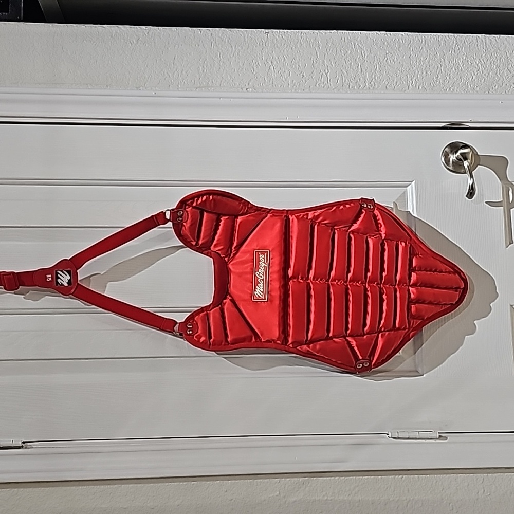 MACGREGOR B75 Juniors baseball protector.